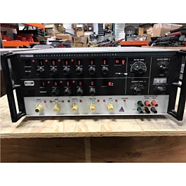 Fluke 5200A programmerbar AC-kalibreringsenhet